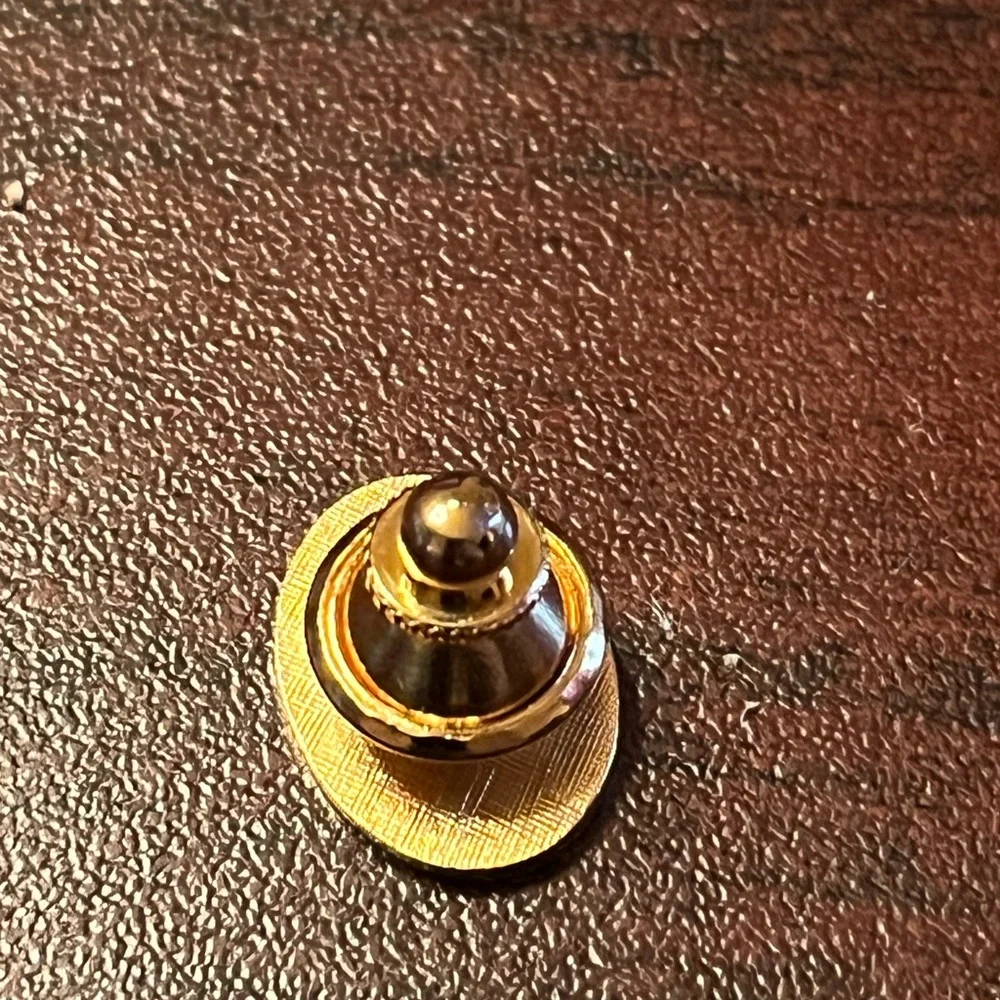 McDonald's Yin Yang Employee Lapel Hat Pin‎